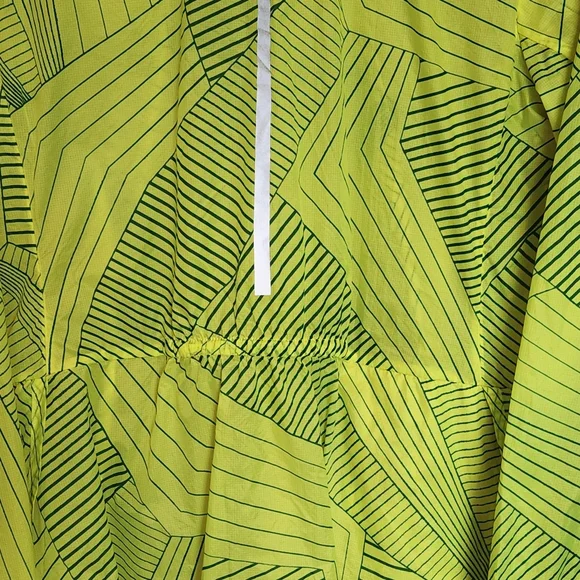 BROOKS RUN HAPPY DRIFT SHELL LIGHTWEIGHT WINDBREAKER JACKET SIZE MED WOMENS - Picture 5 of 10